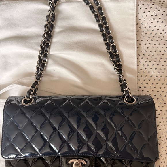 CHANEL Handbags - Chanel Classic Flap Bag